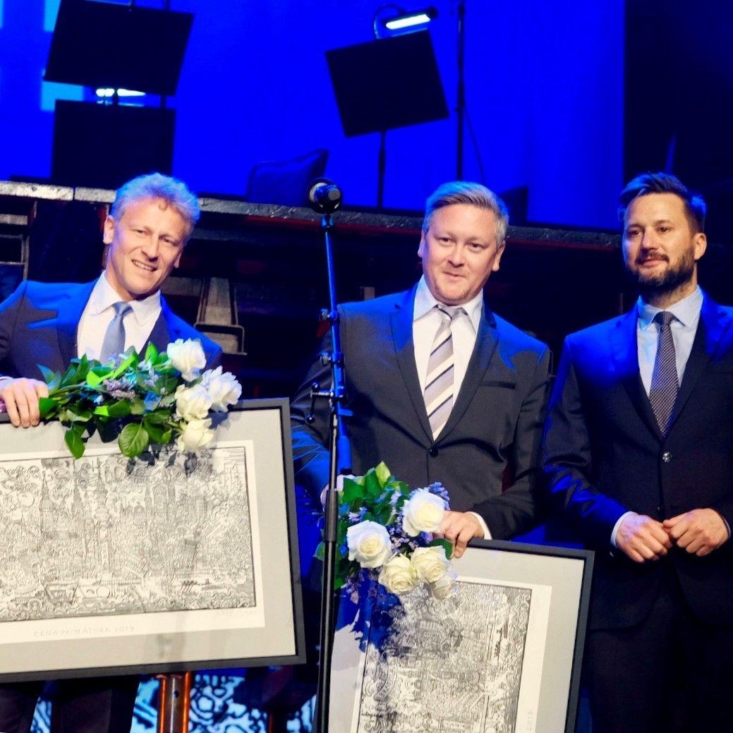 fotka z odovzdávania cien primátora